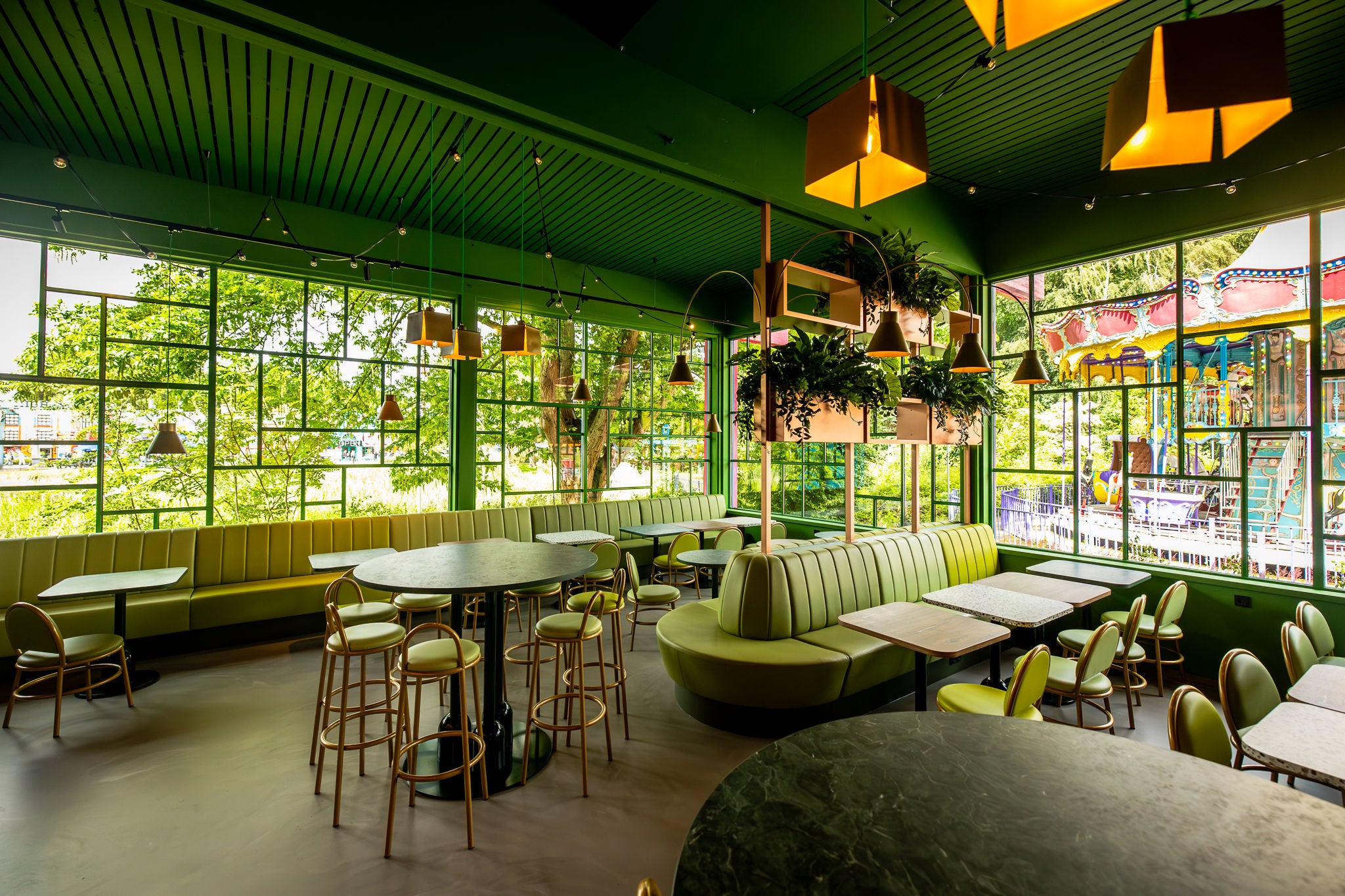 De gevel van restaurant Yummy Tummy.